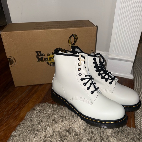 NIB Dr. Martens 1460 White Smooth Leather Lace Up Boot - Picture 10 of 10